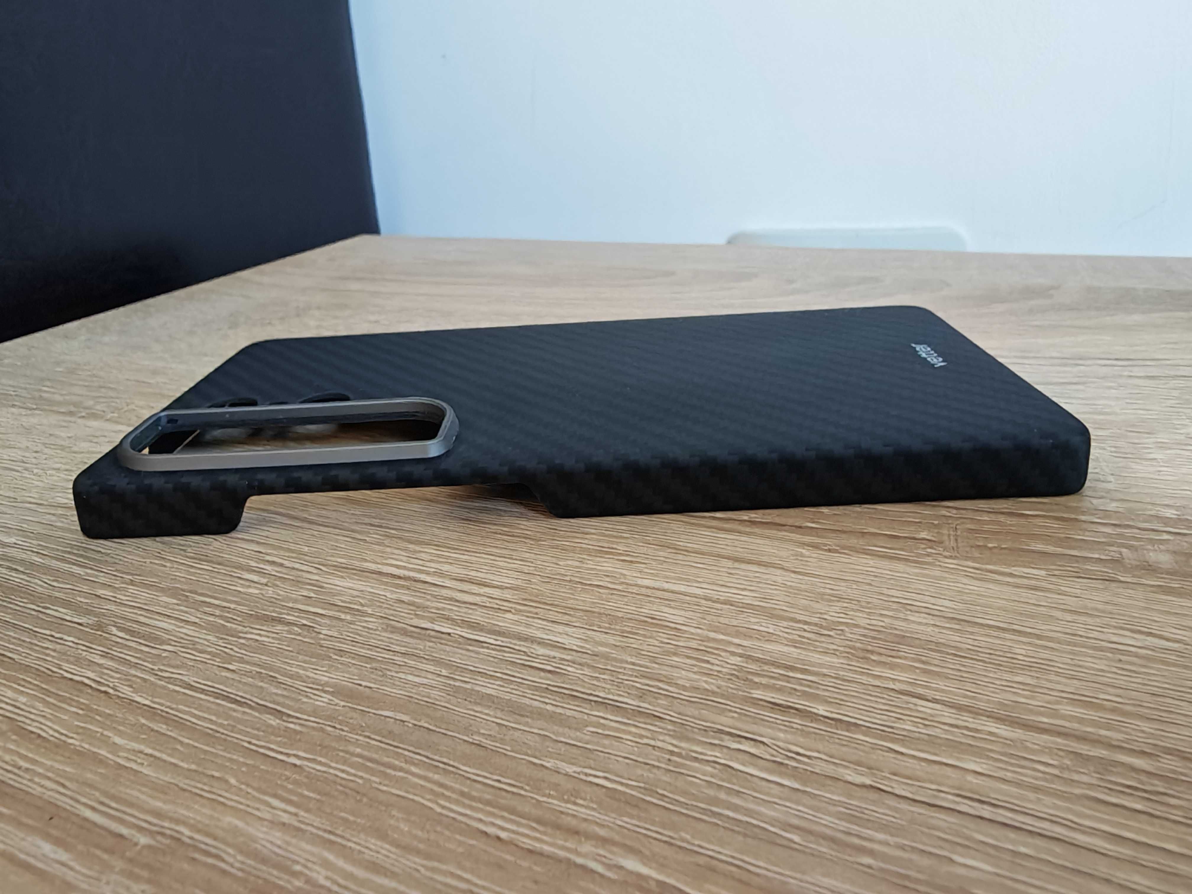 Husa Spigen Enzo aramid MagSafe iPhone 16 Pro Max