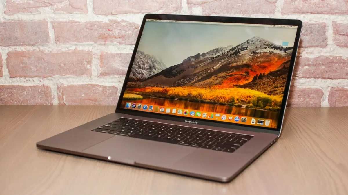 Macbook Pro 15 inch 2018 - I7 2.6/VEGA20/512GB SSD/16GB RAM/