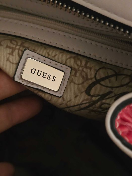 Guess оригинална дамска чанта