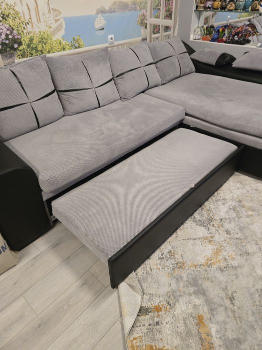 Холна гарнитура с място за спане