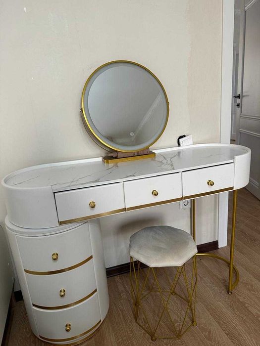 Продам тумбу с зеркалом