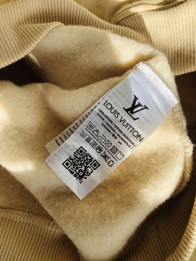 суичър Louis Vuitton.