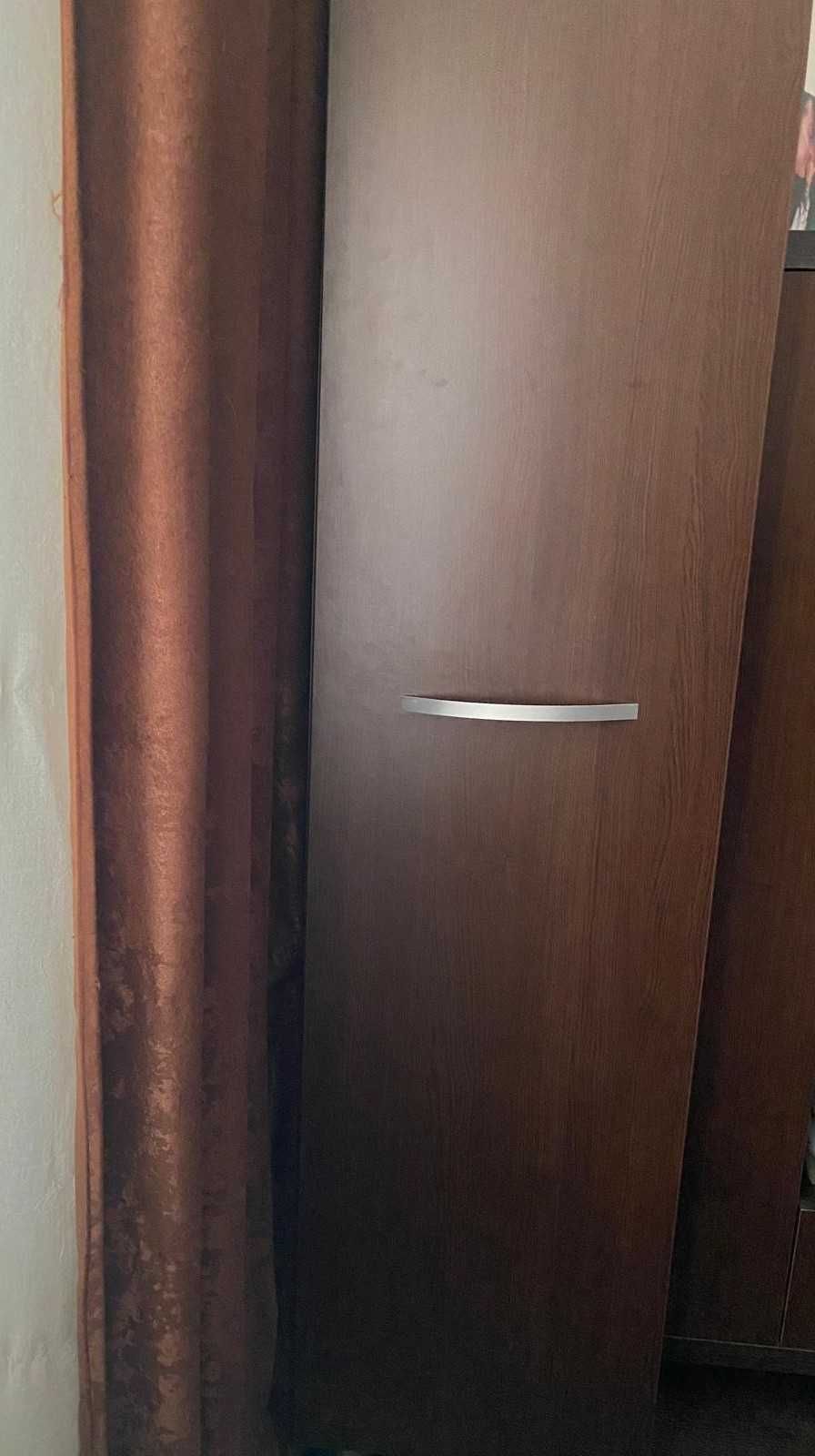 Dulapuri pentru umerase si comoda tv