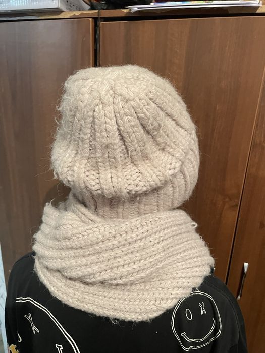 Продам зимнюю шапку с шарфом