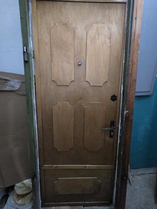 Продам входную дверь