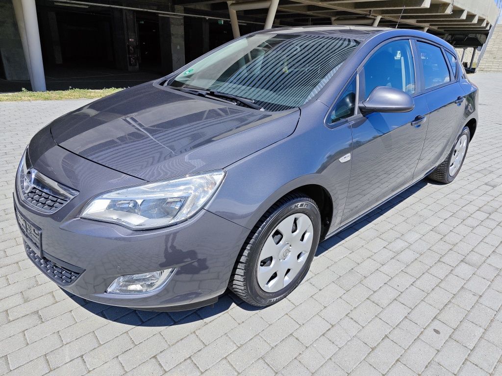 Opel Astra J 1.6i Benzină An 2010 Euro 5 116Cp adus din Germania