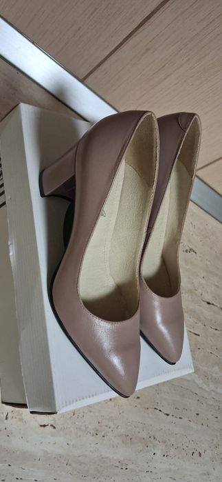 Pantofi cu toc 35
