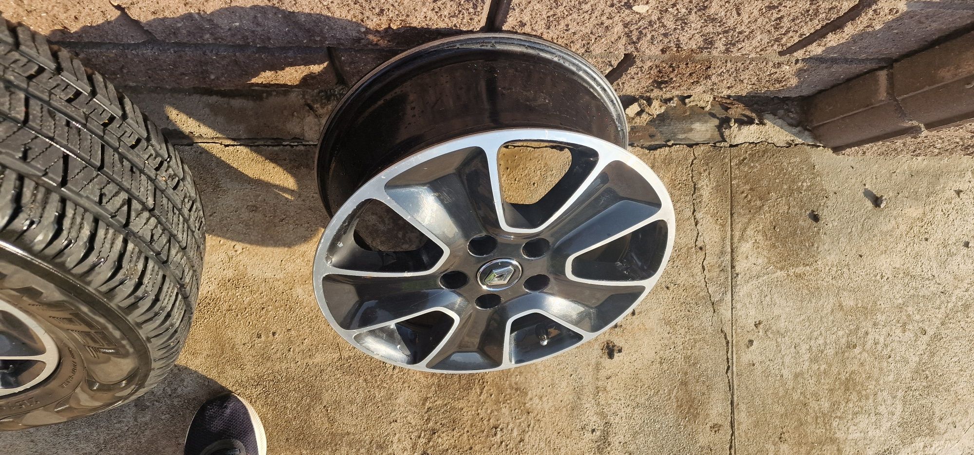 Продам комплект диски и шины 215х65х16
