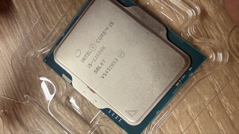 Продавам Intel core I5 12600K 10 ядрен