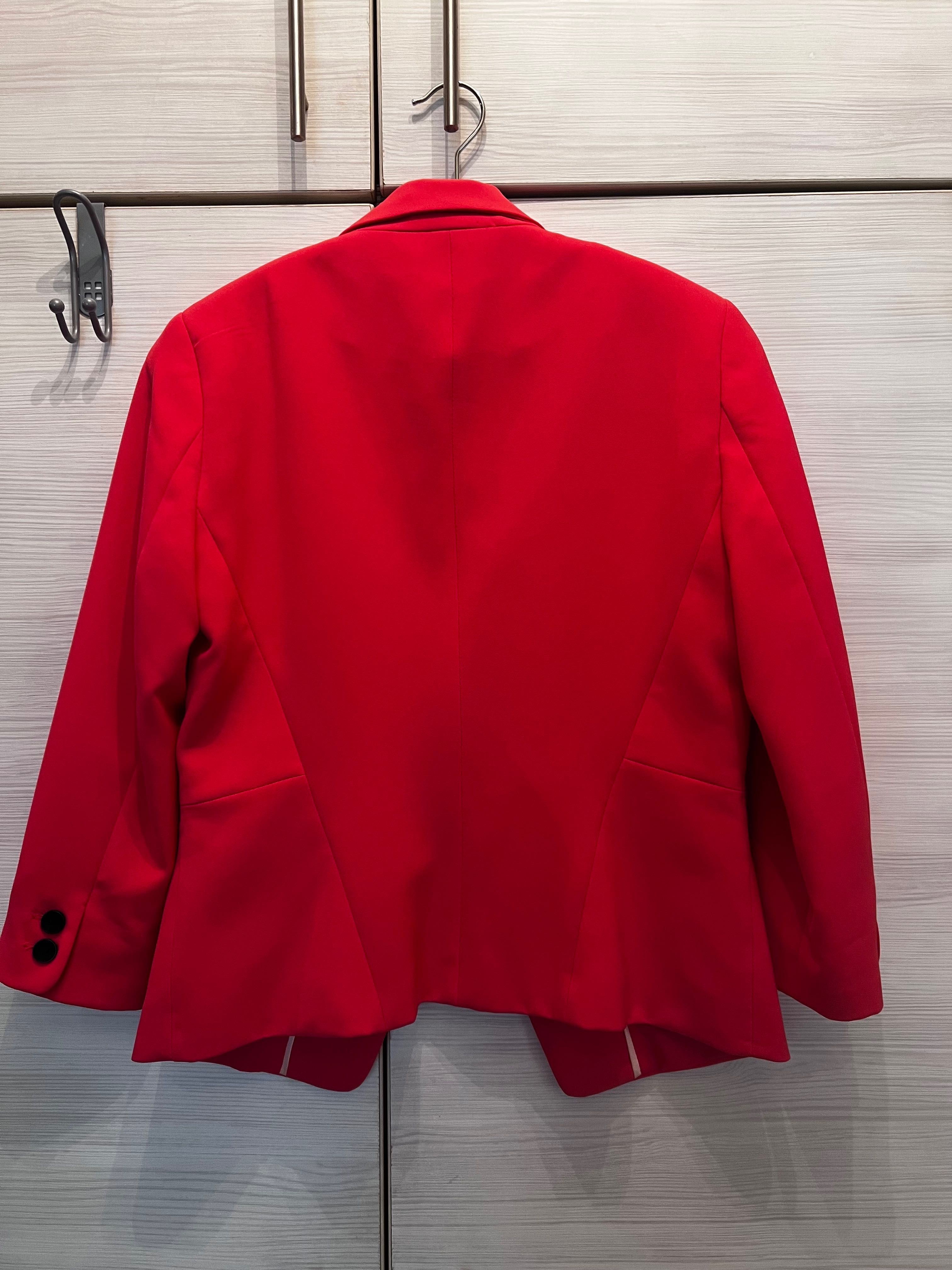 Сако Bershka, Stradivarius