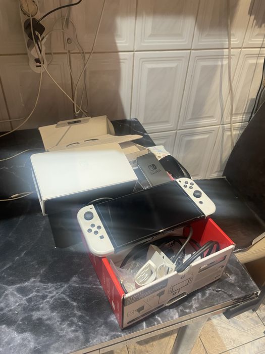 Vand Nintendo Switch oled full box ca nou