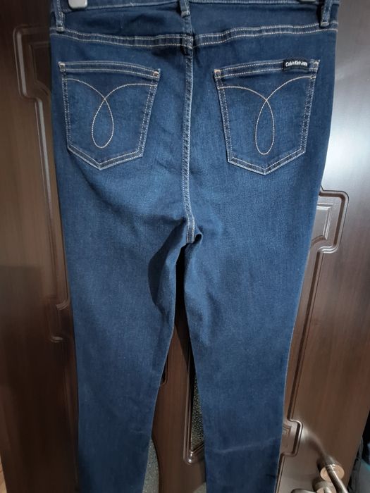 Blugi noi Calvin Klein pentru damă