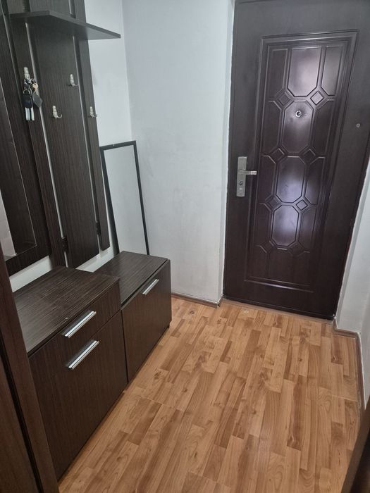 Închiriez garsonieră