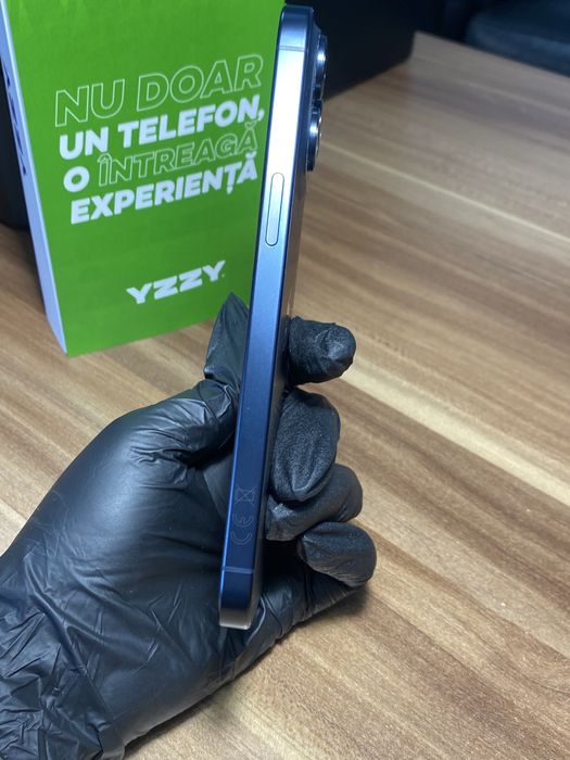 iPhone 15 Pro Max / 256 GB / Sănătate baterie 90% / Ca nou