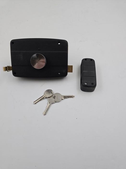 Ială ușă,  poarta