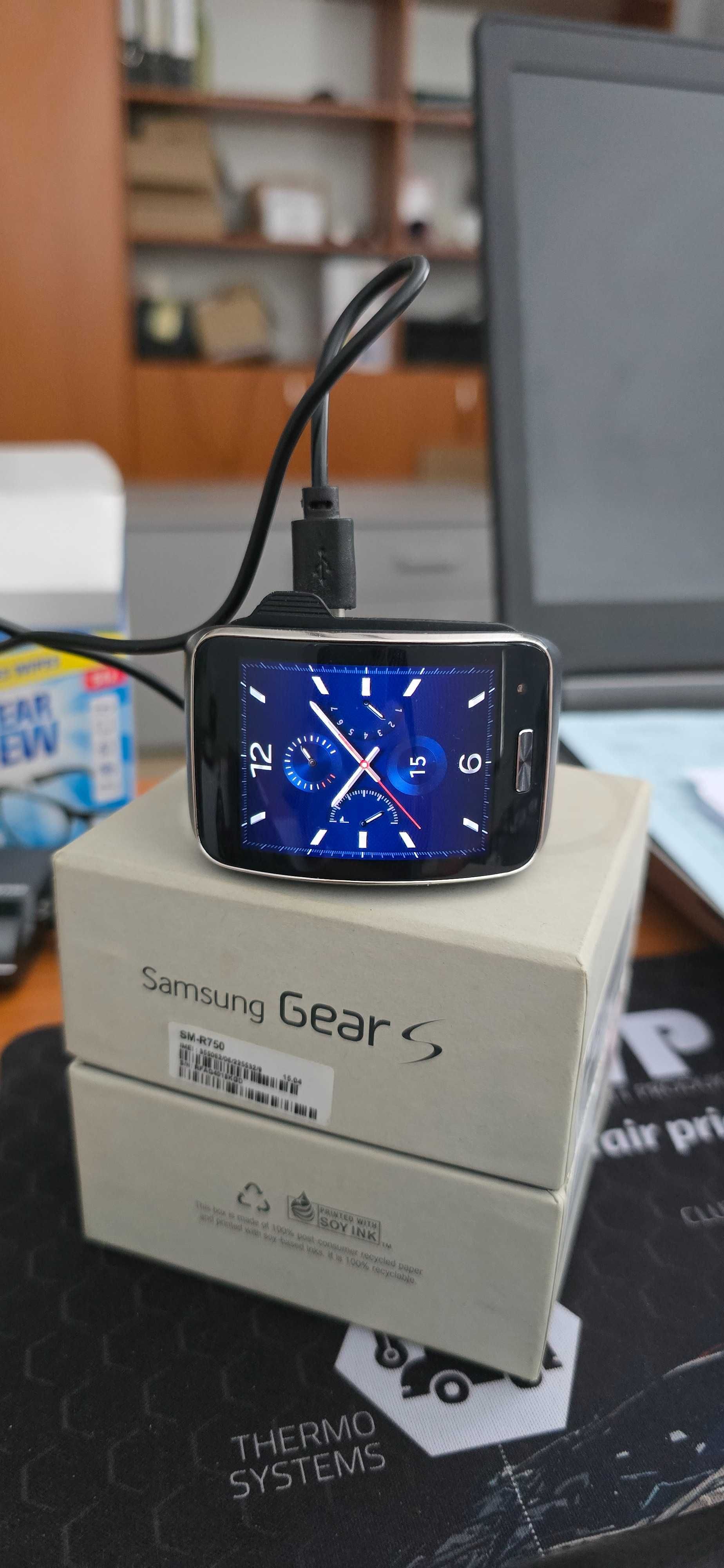 Смарт часовник Samsung Gear S