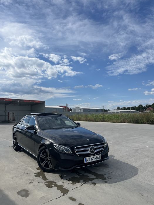 Vând mercedes e-class