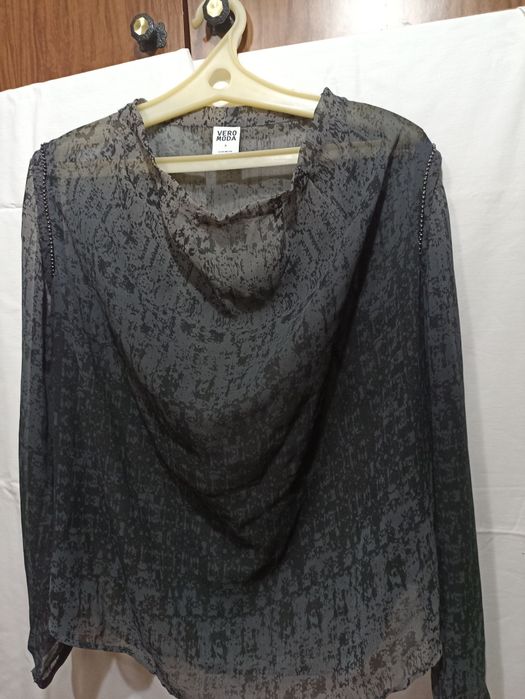 Продам недорого кофта, вечернее платье, брюки чёрные  и белые