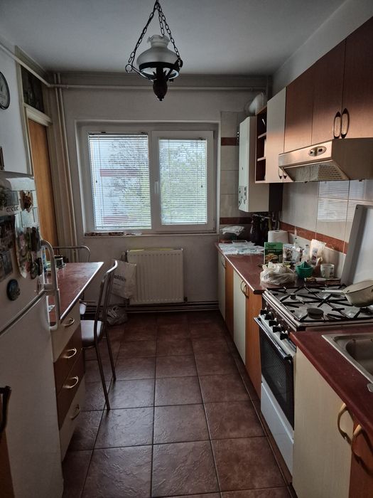 Apartament 3 camere, etaj 2/4, direct proprietar, str Resita