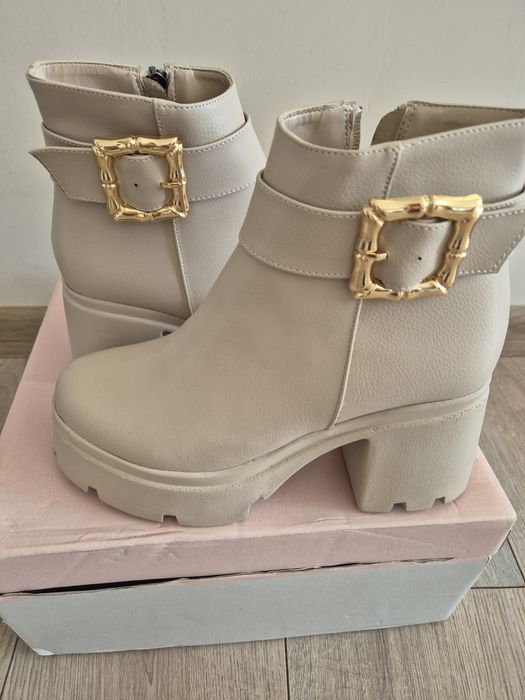 Чисто нови дамски боти