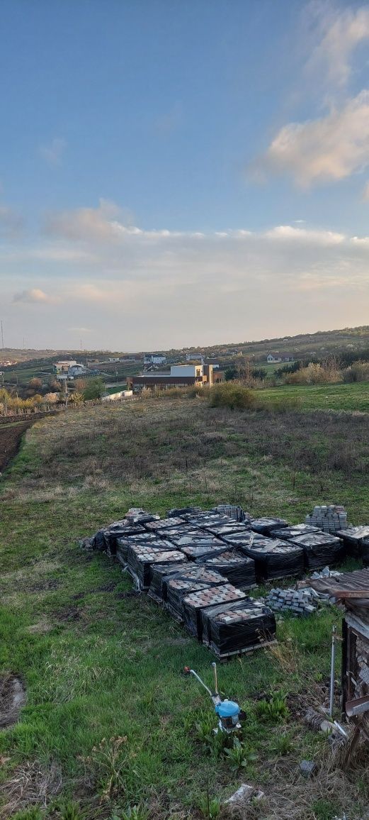 Casa de vanzare cu teren mare
