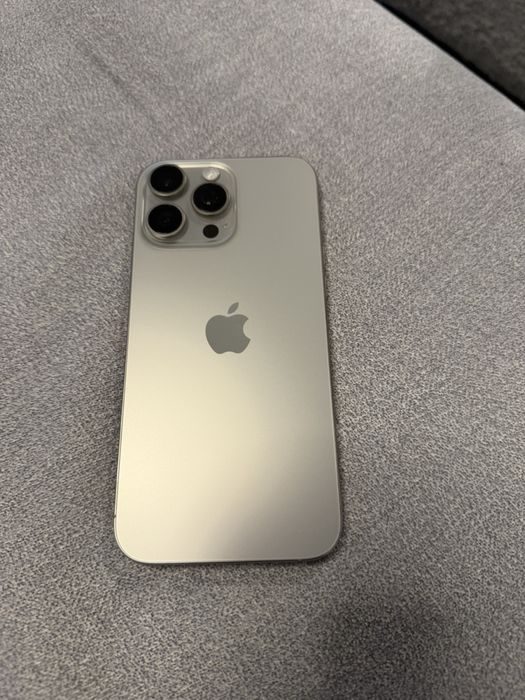 Iphone 16 Pro Max - 256 GB + 2 оригинални калъфа + гаранция