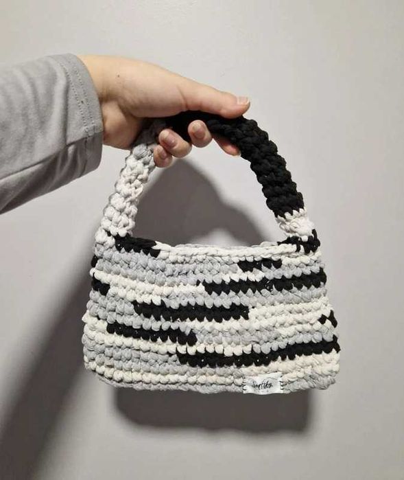 Geantă croșetată unică