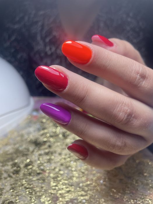 Realizez manichiura-pedichiura  gel și semi