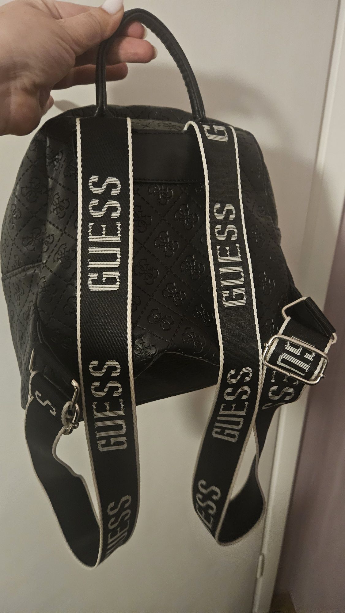 Ежедневна раница GUESS-черен цвят