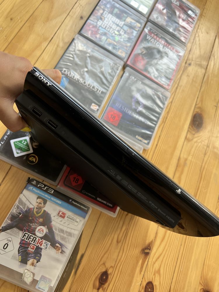 PlayStation 3 PS3 + 2 джойстика + 7 игри