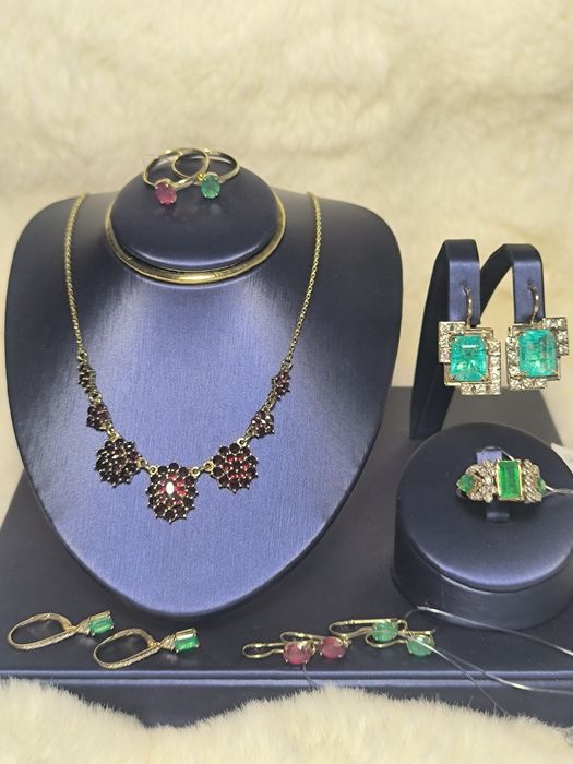 Золото с бриллиантами и изумрудами