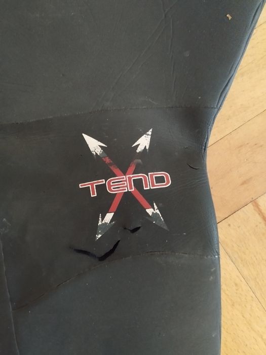 Продавам неопрен Camaro и екстри към него