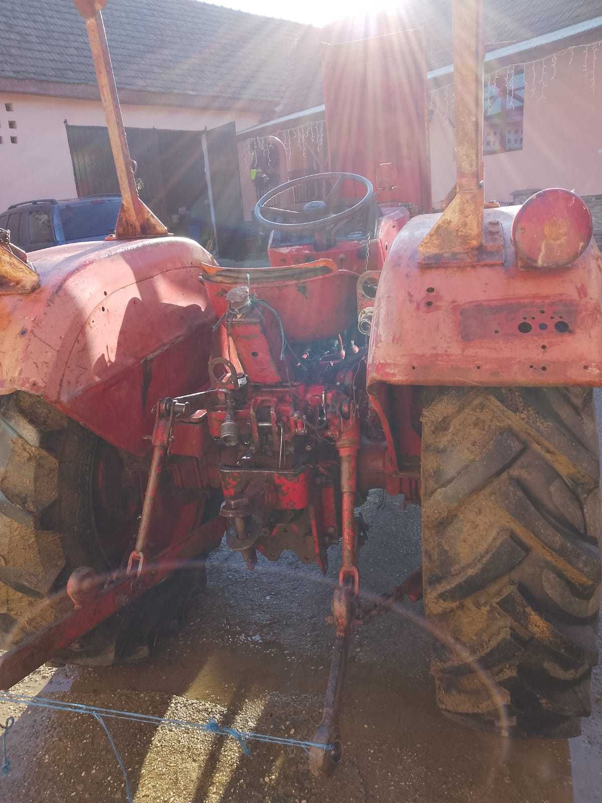 De vânzare Tractor UTB 550