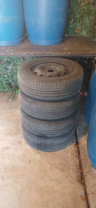 8  jante tabla Logan cu anvelope: 4 de vara si 4 de iarna