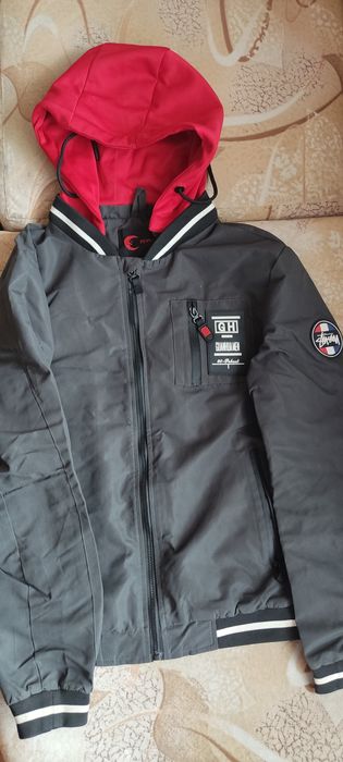 Продам ветровку на мальчика