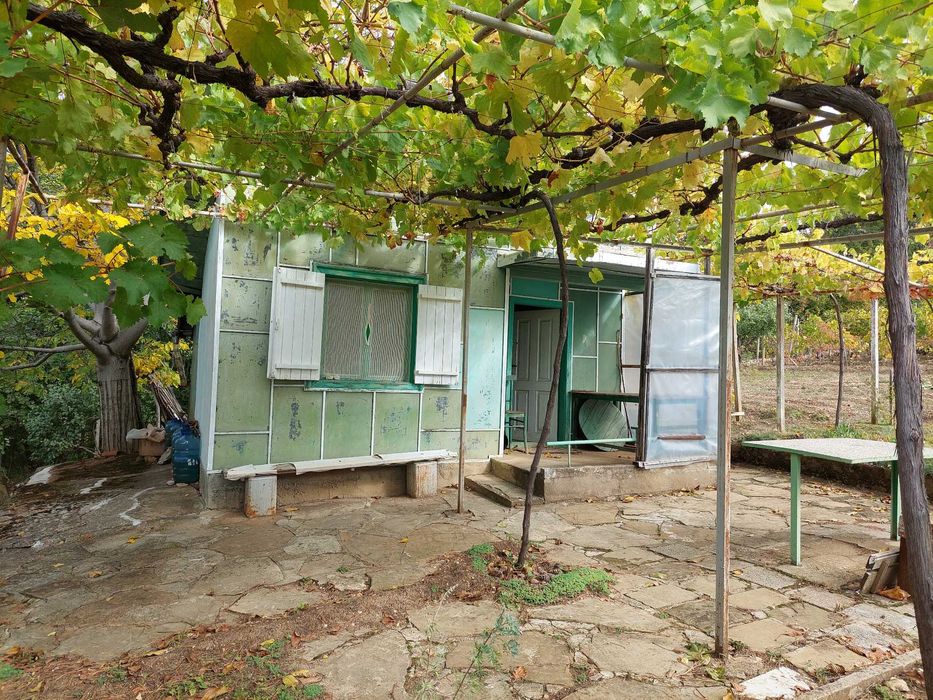 Продавам вила в местността "Роджевото" над "Самолета"