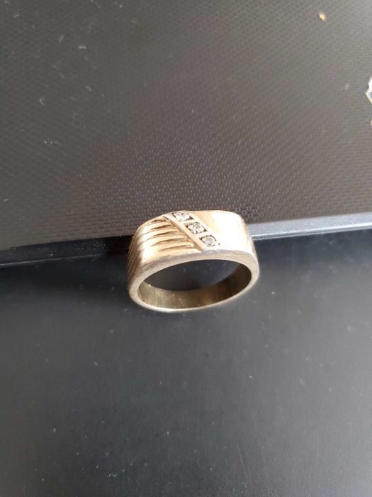Inel 14 k barbatesc cu 3 diamante