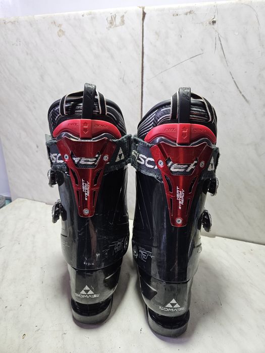 Clapari ski schi  Fischer  mondo  28,5  corespunde mărimii 43-44