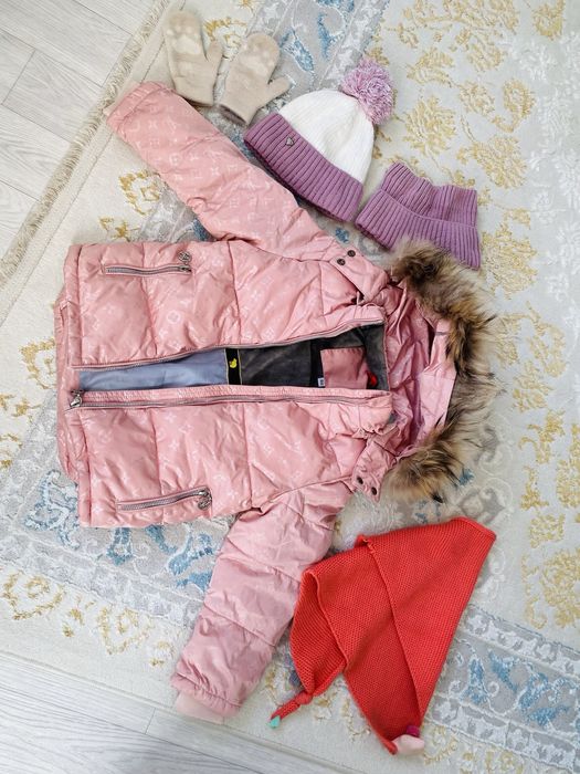 Продам куртку девочке зима 104 размер