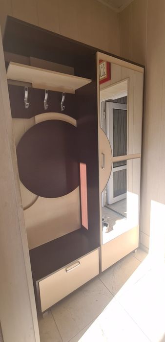 Продам стильную прихожую цвета ваниль/венге