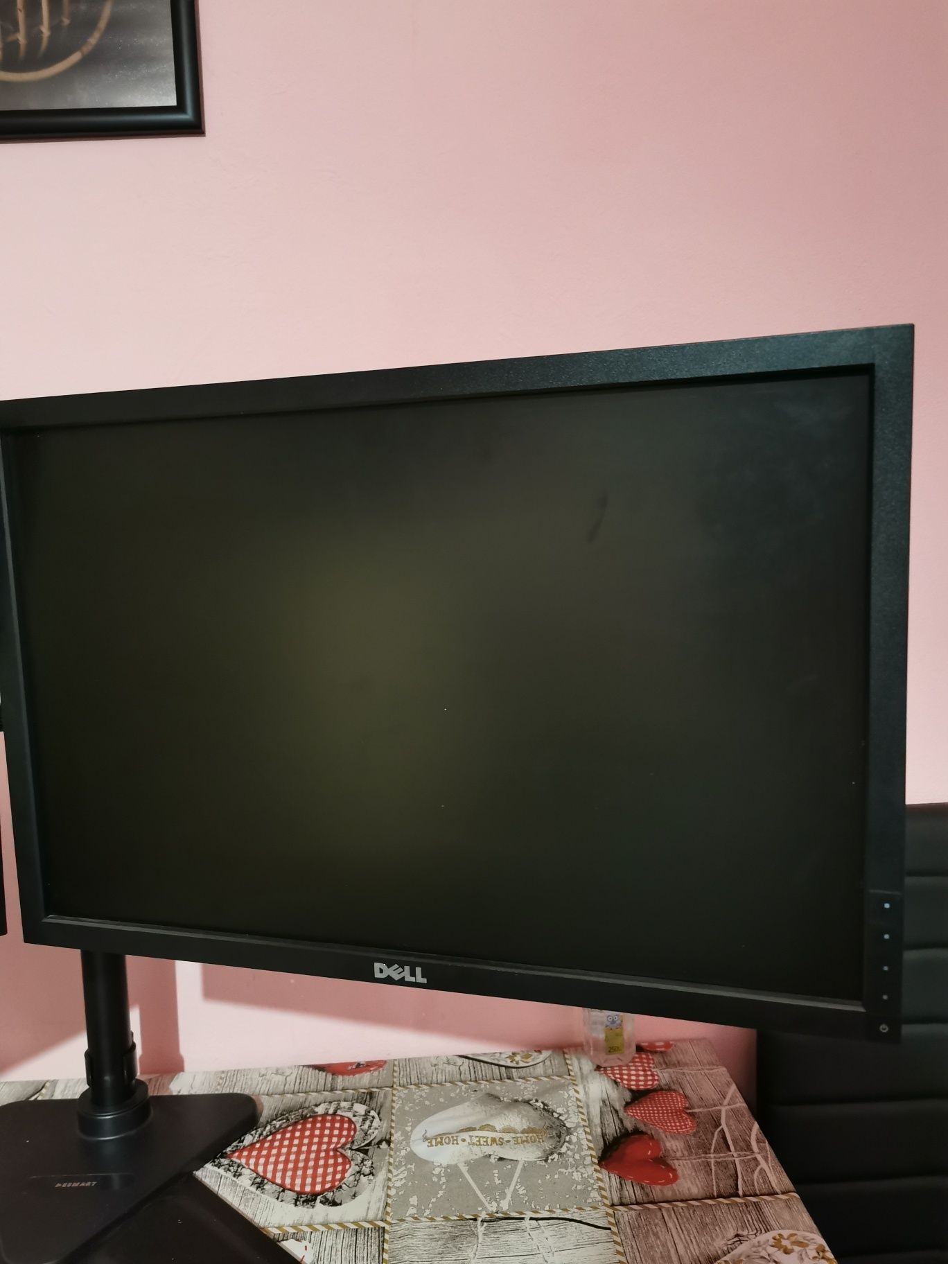 Monitoare Dell 55 cm diagonala, cu suport