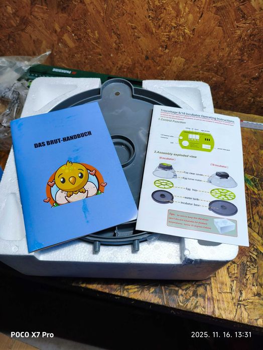 Incubator pentru 8 ouă cu întoarcere automată