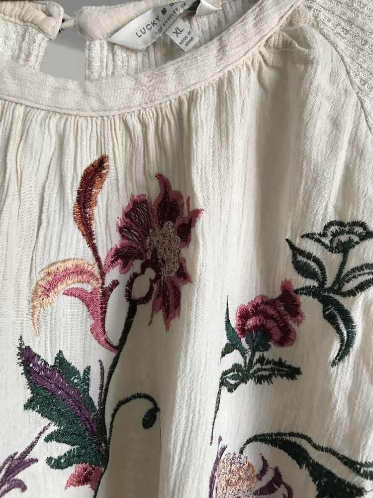 Bluza brodata cu flori made in India