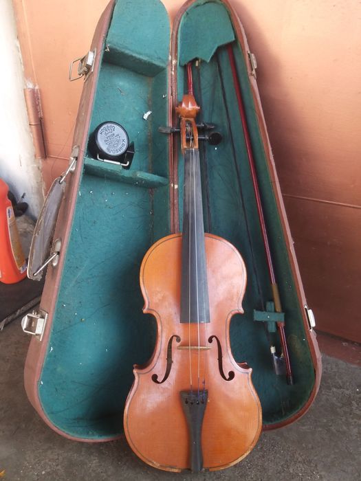 Скрипка с футляром