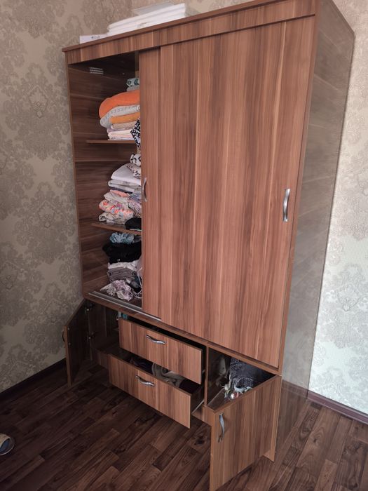 Продам шифонер купе в хорошем состоянии самовывоз .