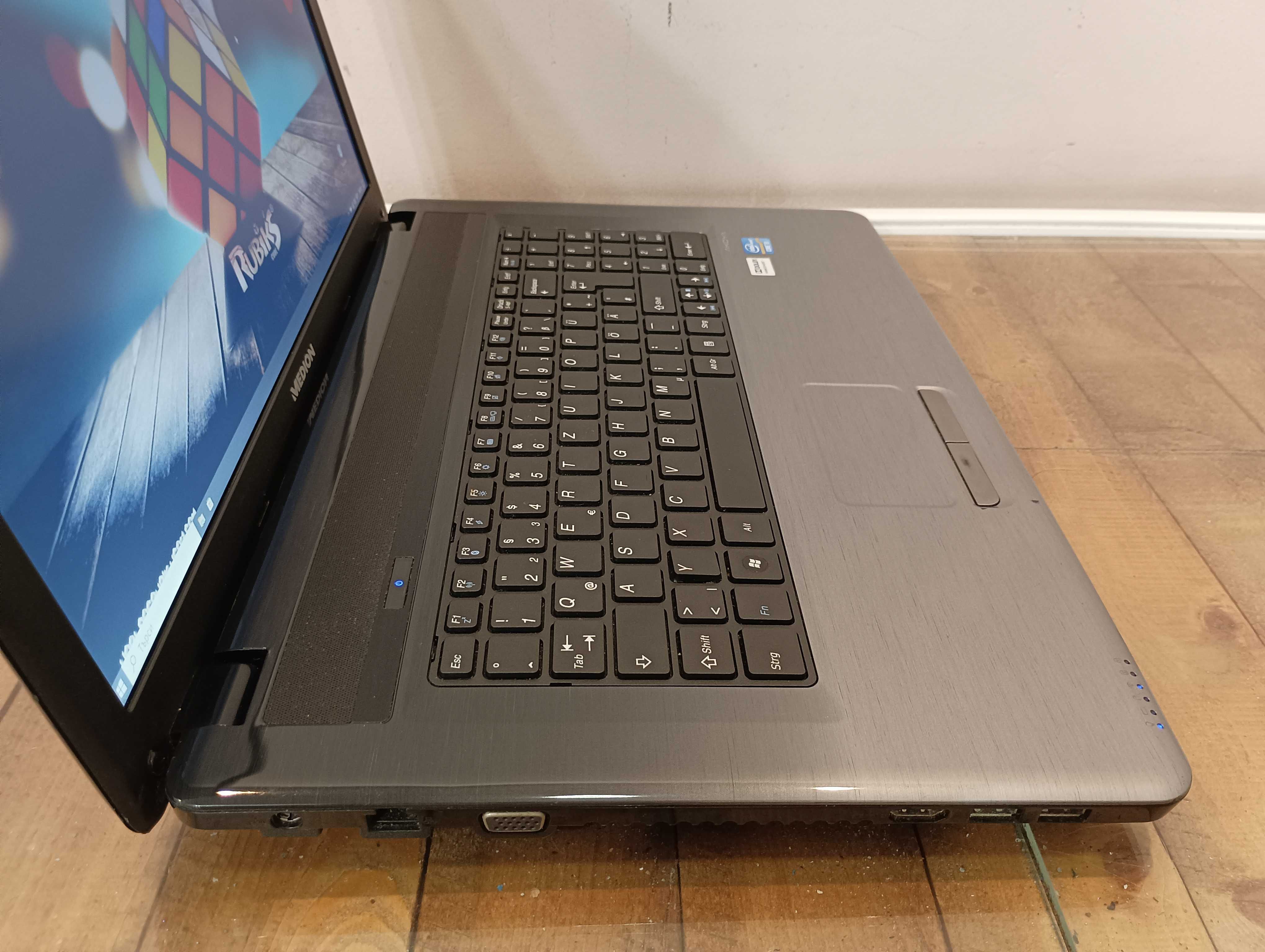 Лаптоп Medion Akoya E7222 / 17"
