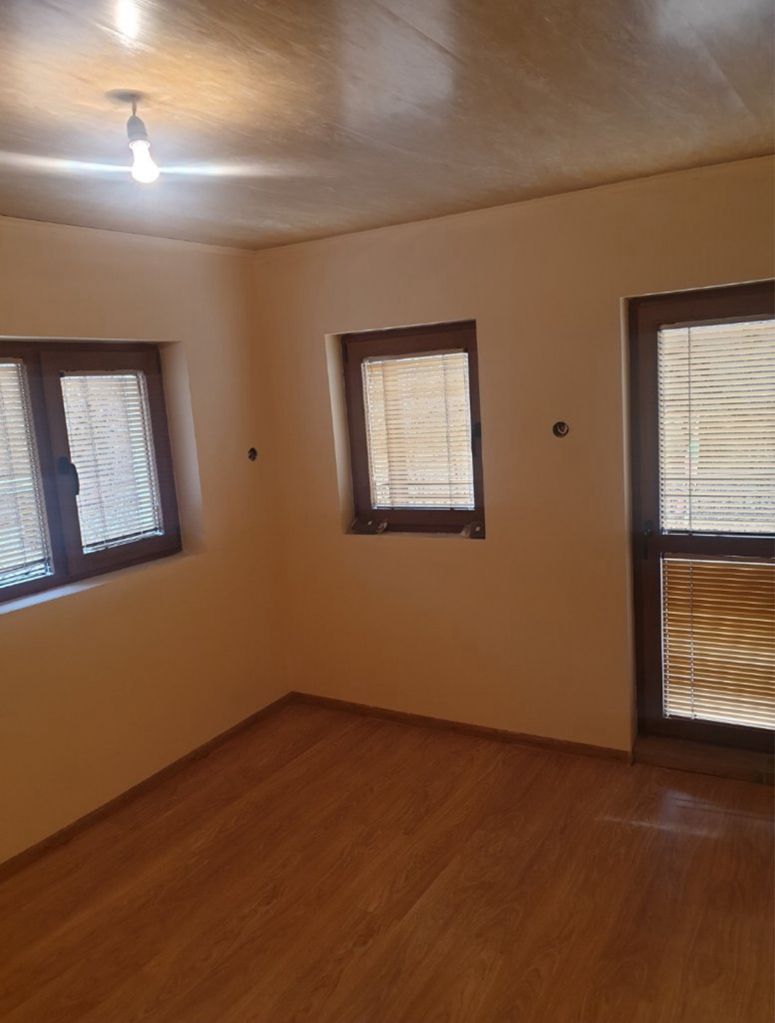 Продава се Къща в Враца, Студентски град - 40 кв.м за 2040 €/кв.м - Снимка #2