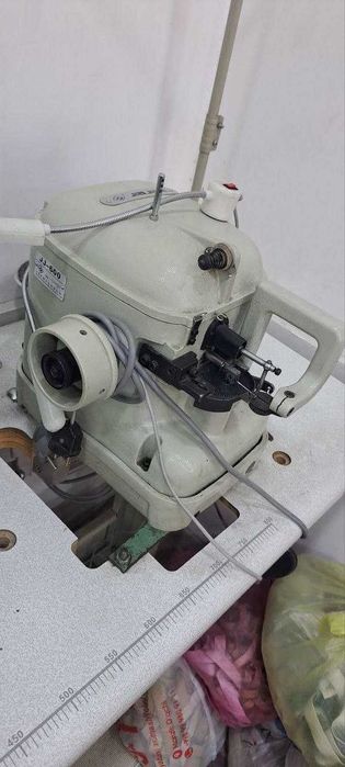 Tikuv mashinasi sotiladi Xolati yaxshi.