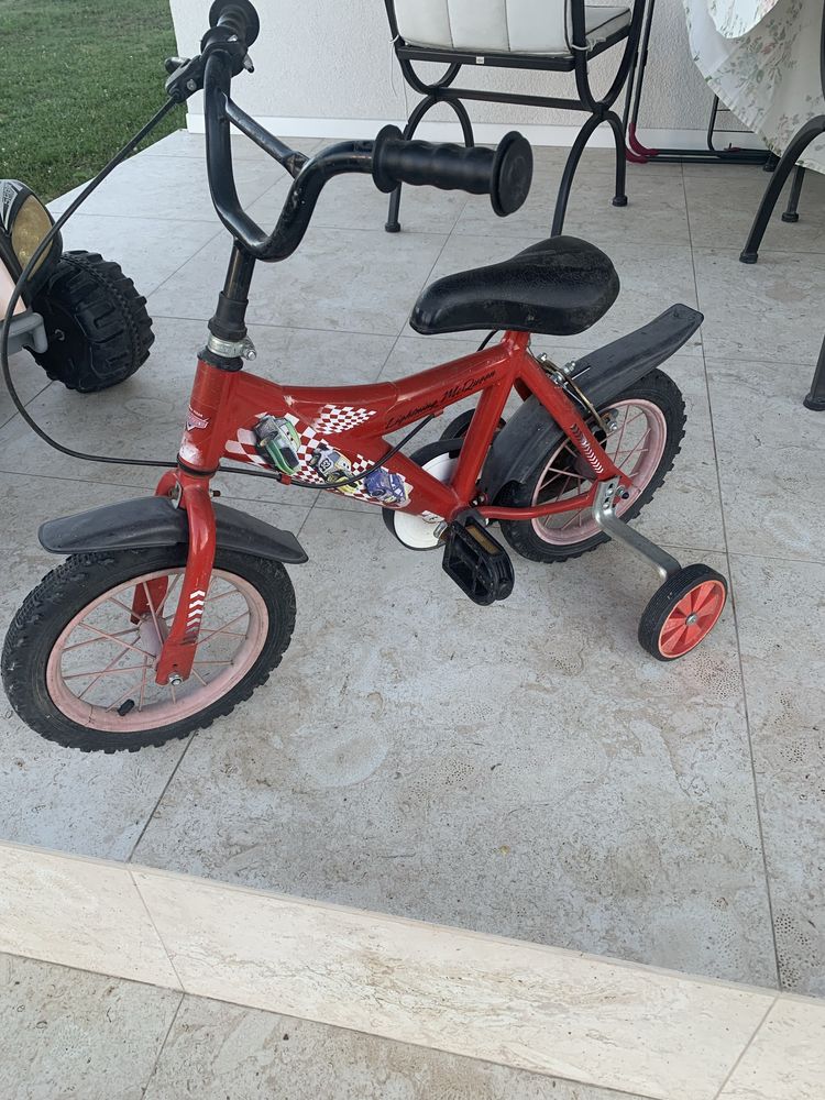 Bicicleta cu roti ajutatoare
