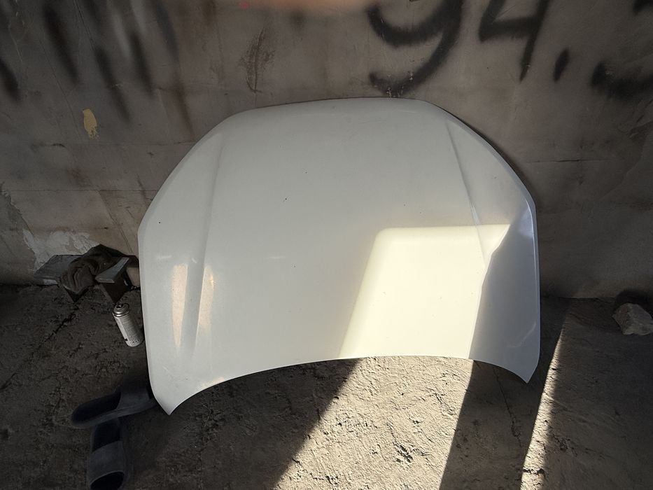 капот пару царапин на внешнем но особо не видно